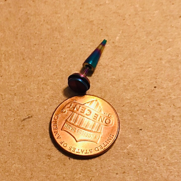 Iridescent Spike Piercing Fake Earplugs Faux Gauge - Picture 2 of 6